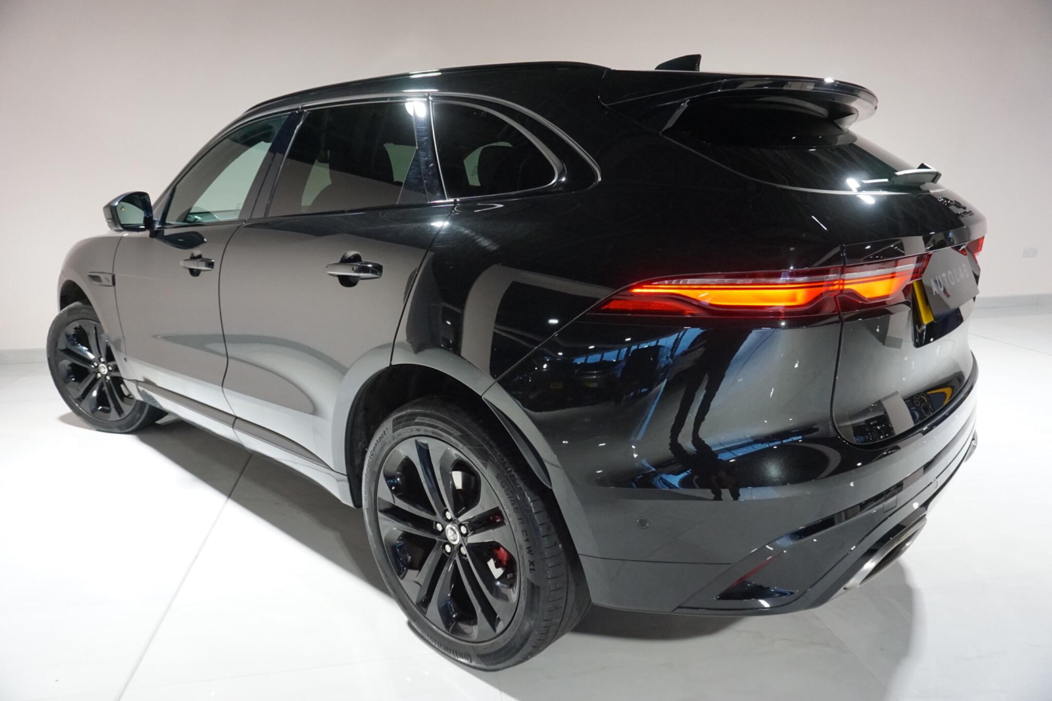 Jaguar F-PACE 3.0 D300 MHEV R-Dynamic HSE Black SUV 5dr Diesel Auto AWD Euro 6 (s/s) (300 ps)